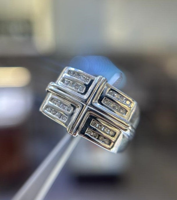 14KT WHITE GOLD DIAMOND RING