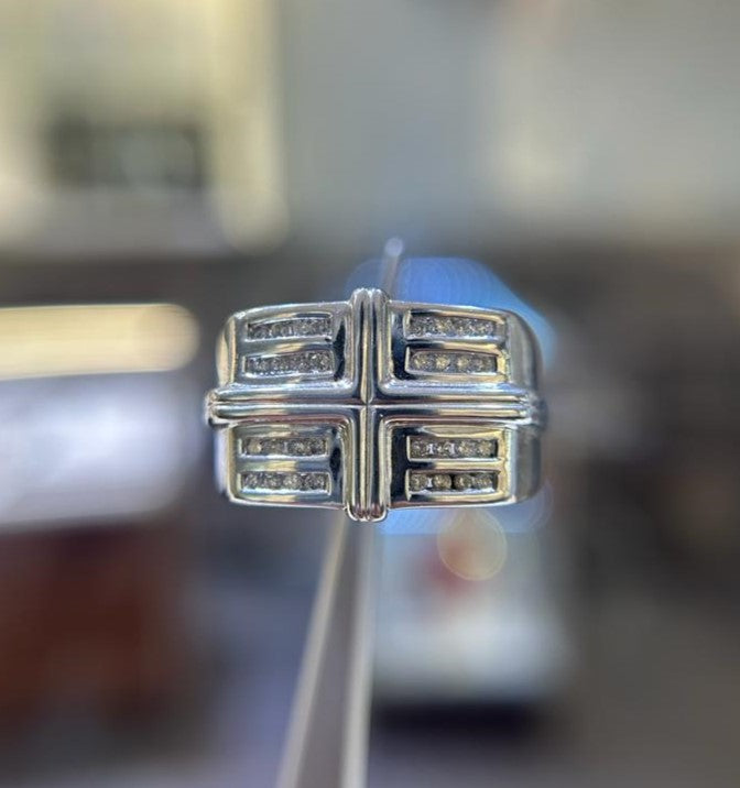 14KT WHITE GOLD DIAMOND RING