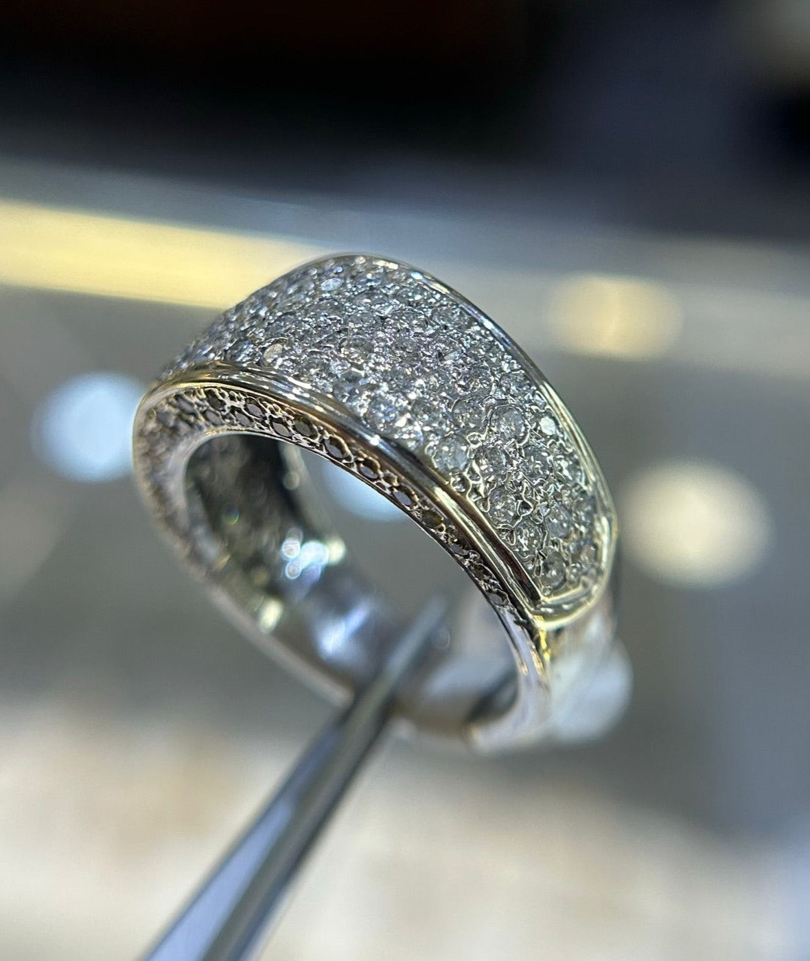 14KT WHITE GOLD DIAMOND RING