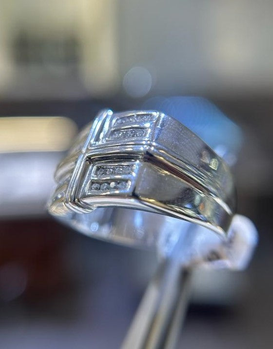 14KT WHITE GOLD DIAMOND RING