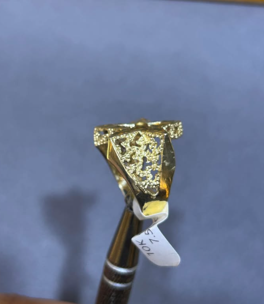 10KT GOLD STAR ⭐️ NUGGET RING