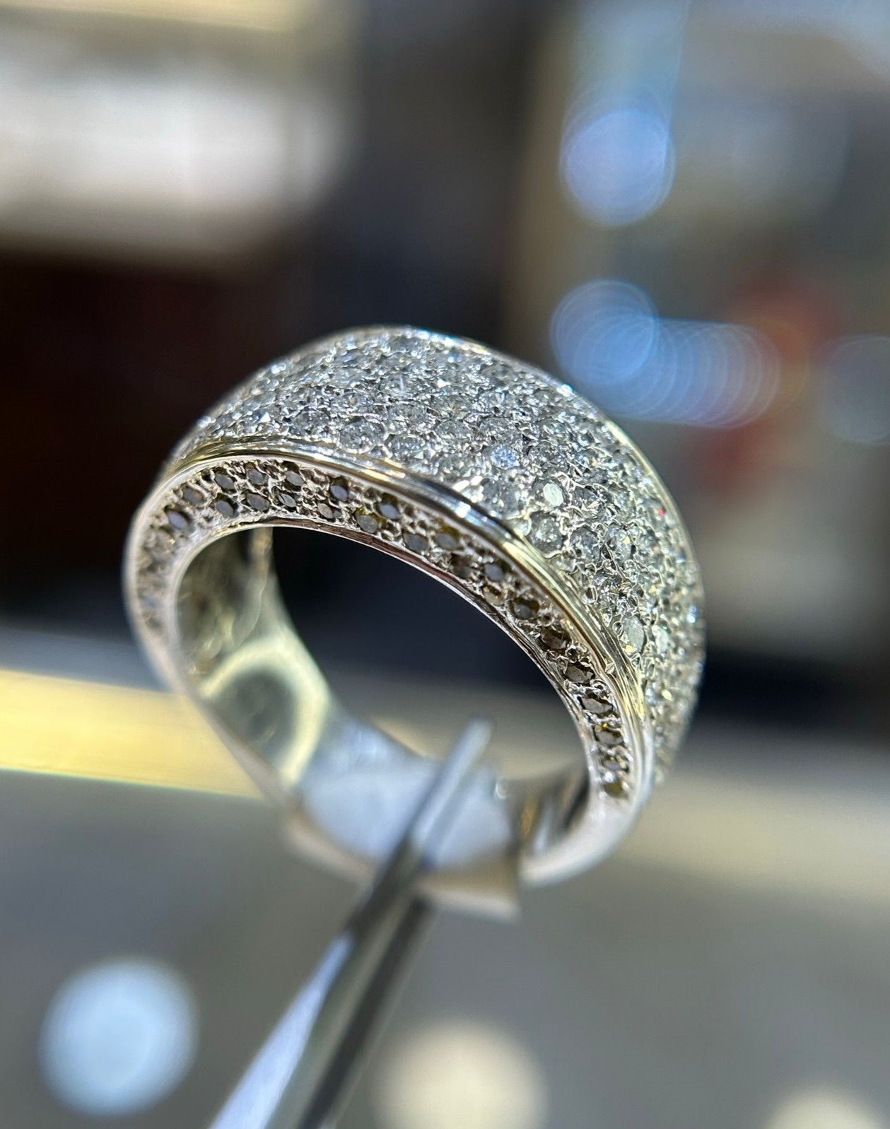 14KT WHITE GOLD DIAMOND RING