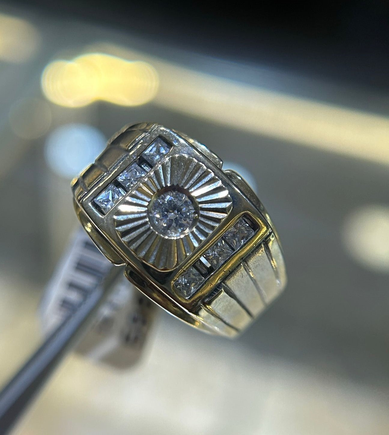 14KT WHITE GOLD DIAMOND RING
