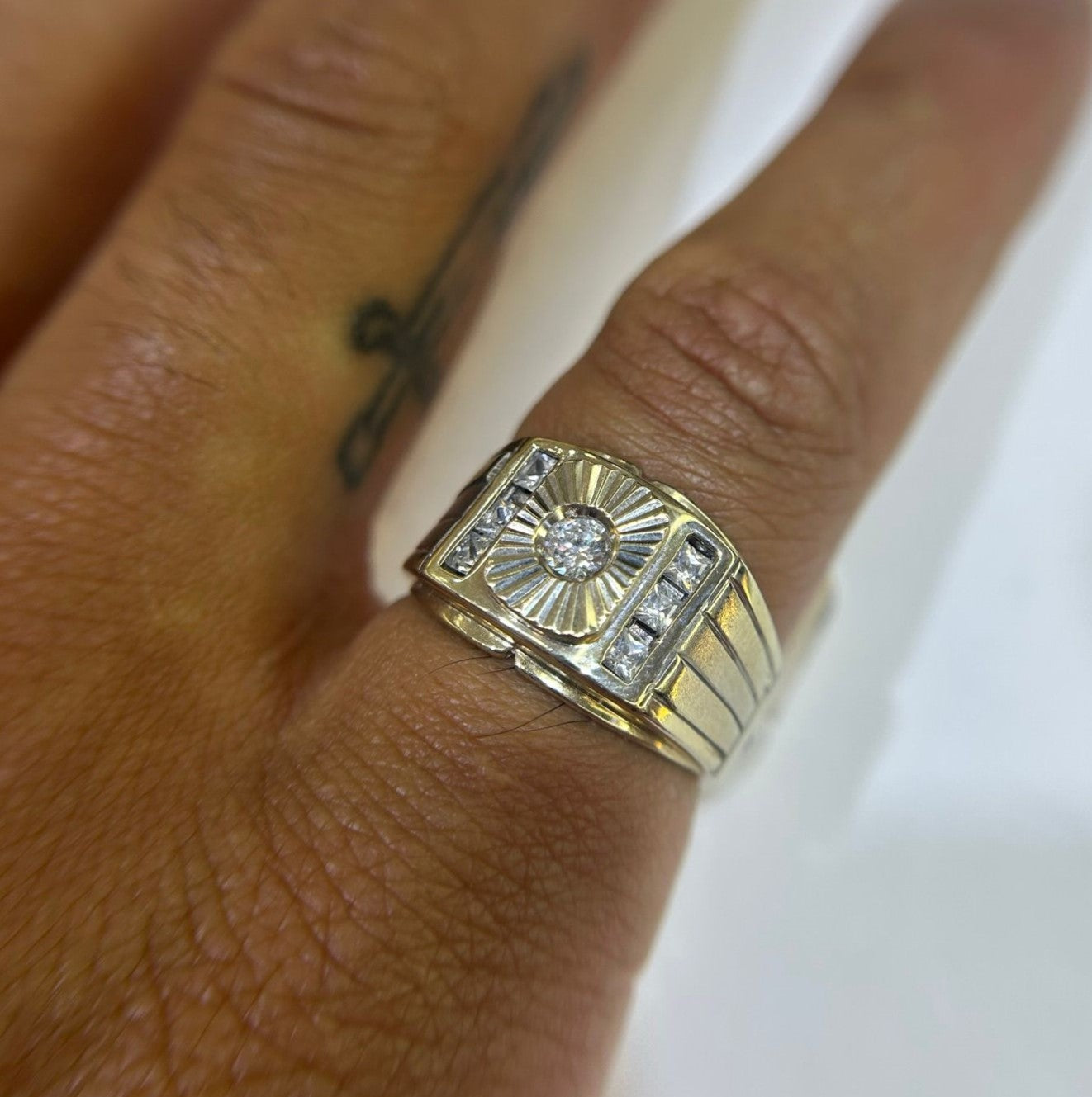 14KT WHITE GOLD DIAMOND RING