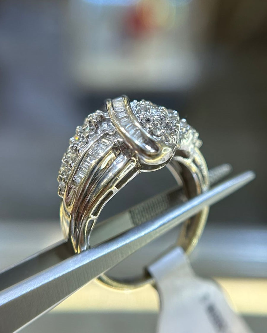14KT WHITE GOLD DIAMOND RING