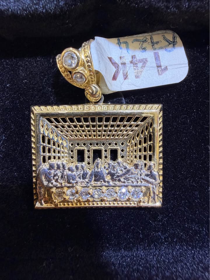 14KT Two-Tone Gold Last Supper Pendant – R724