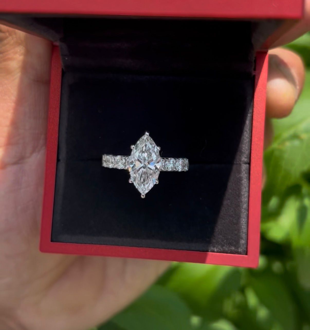 Marquise Center, Diamond band