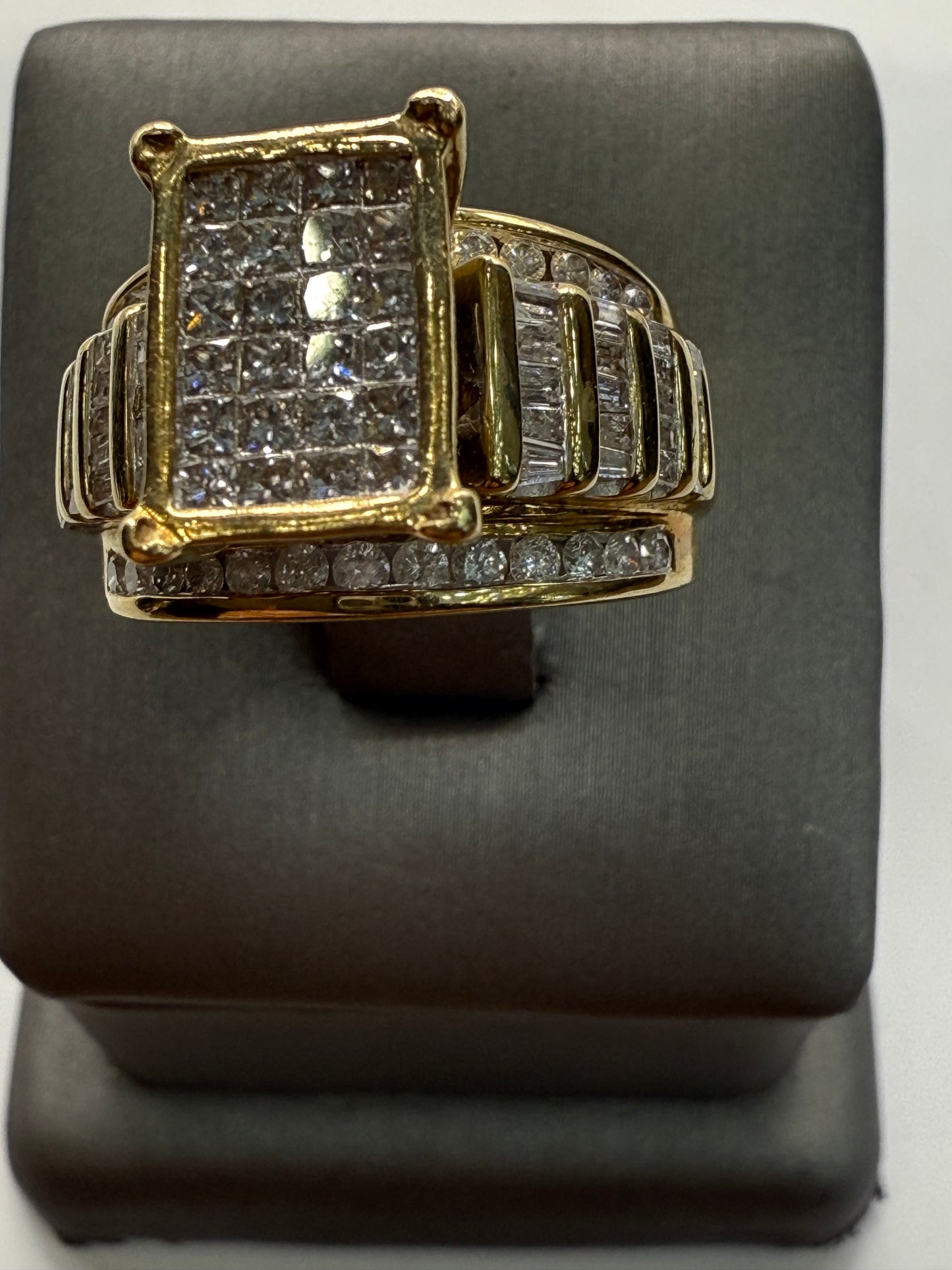 10K Yellow Gold Diamond Ring Size 7.5 – R1090