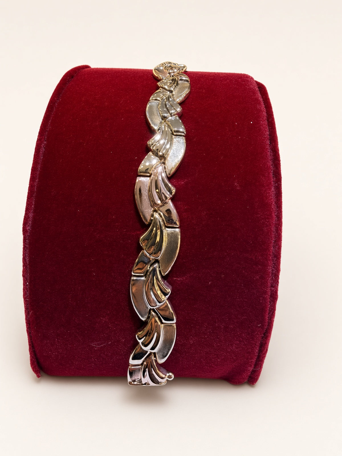14KT Three-Tone Gold Fancy Bracelet 11mm 8" – R163