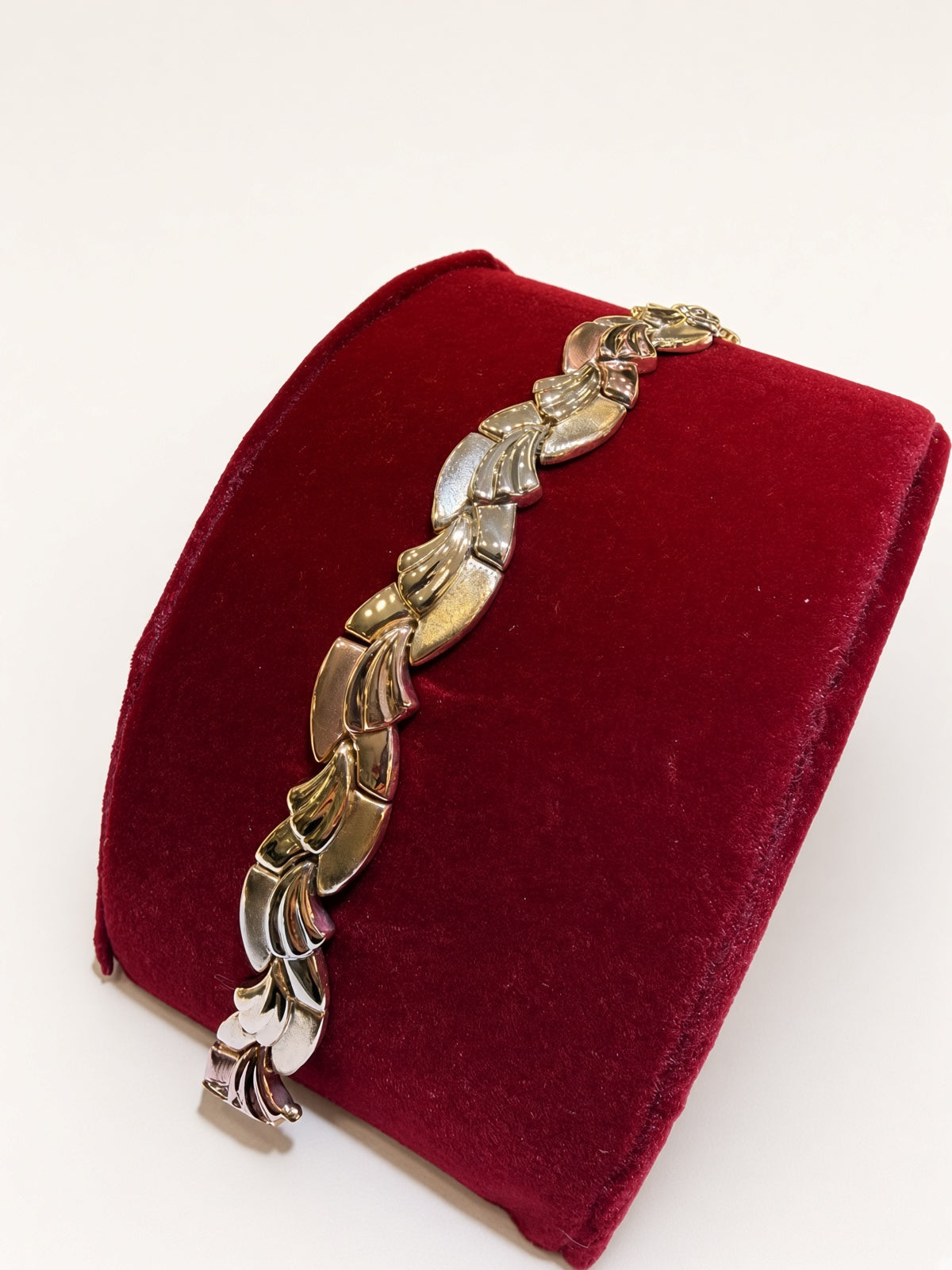 14KT Three-Tone Gold Fancy Bracelet 11mm 8" – R163