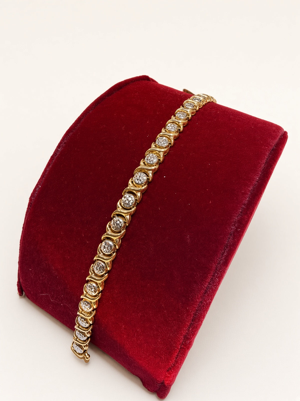 14KT Yellow Gold X&O Diamond-Cut Bracelet 7mm 7" – R217